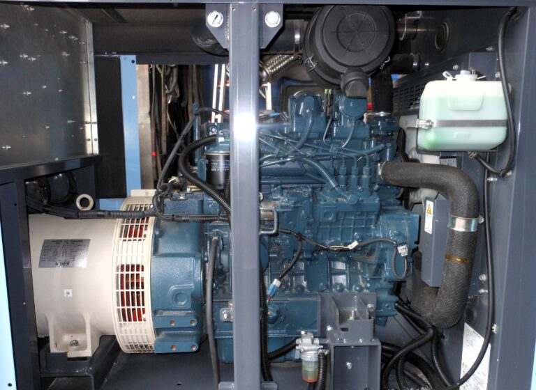 SDG45S-3B1　45KVA　200⇔400V切替仕様　使用時間が少ない中古発電機　北越工業