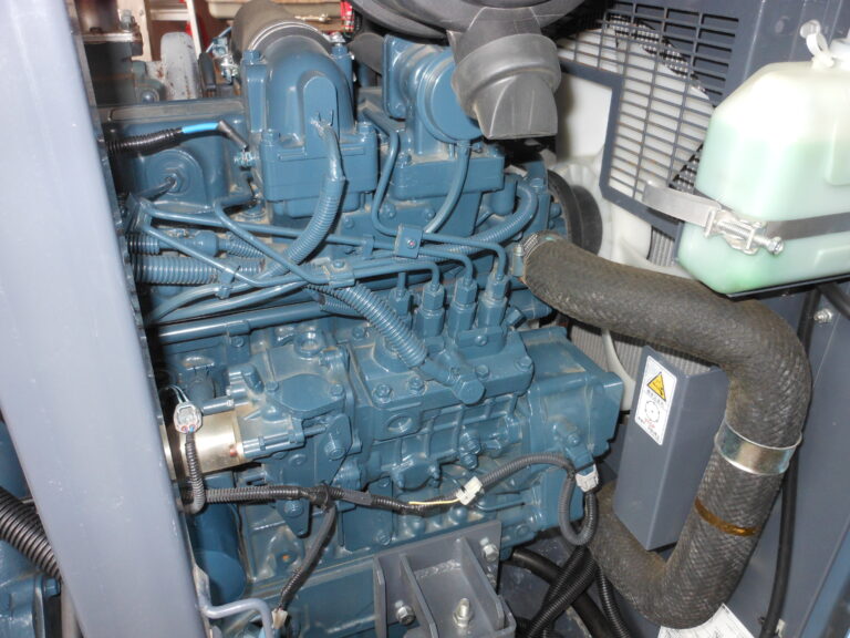 SDG45S-3B1　45KVA　200⇔400V切替仕様　使用時間が少ない中古発電機　北越工業