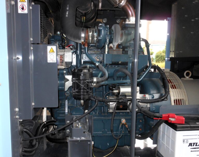 SDG45S-3B1　45KVA　200⇔400V切替仕様　使用時間が少ない中古発電機　北越工業