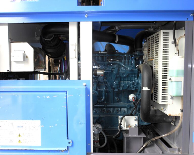 DCA-45LSKB2　45KVA　中古発電機　ﾃﾞﾝﾖｰ　ﾋﾞｯｸﾀﾝｸｵｲﾙｶﾞｰﾄﾞ付　ﾜﾝﾀｯﾁ切替方式3電源機