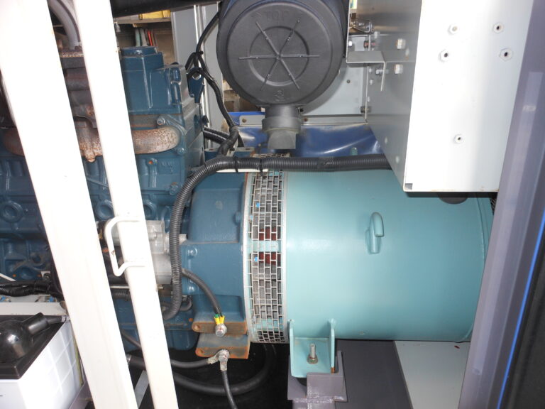 DCA-45LSKB2　45KVA　中古発電機　ﾃﾞﾝﾖｰ　ﾋﾞｯｸﾀﾝｸｵｲﾙｶﾞｰﾄﾞ付　ﾜﾝﾀｯﾁ切替方式3電源機